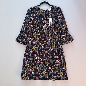 NWT! CHARLIE PAIGE floral bell sleeved dress. S.